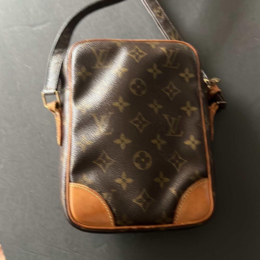 Louis Vuitton Danube Crossbody Handbag - Picture 5 of 9